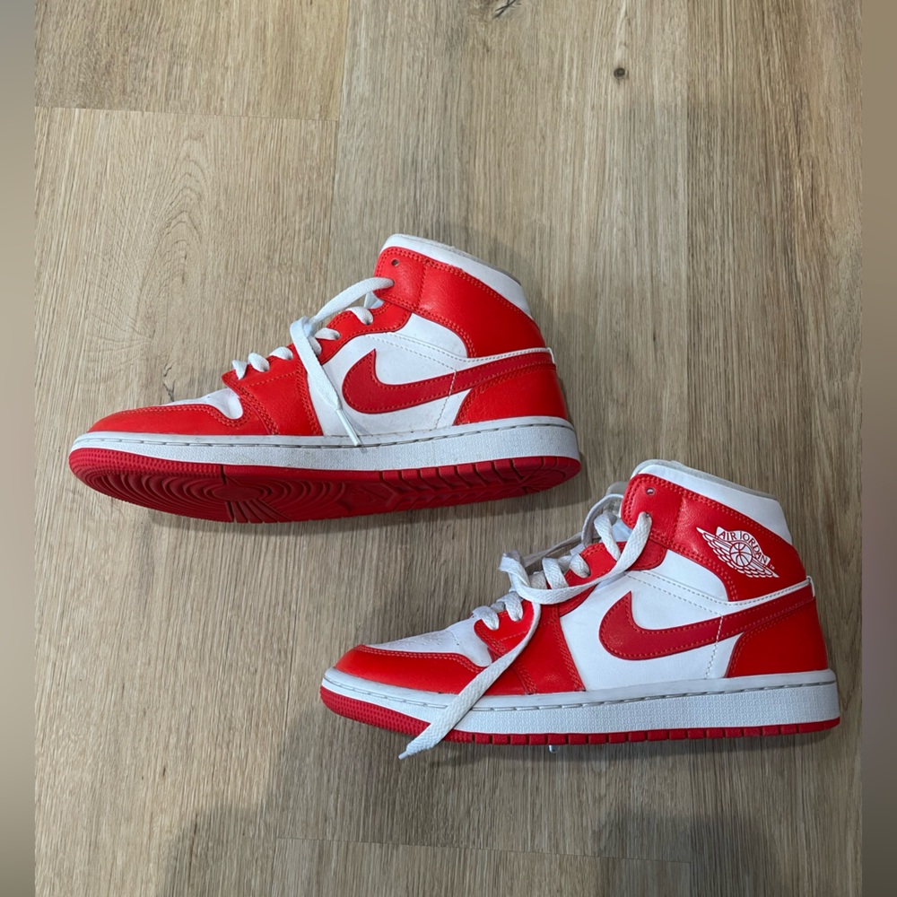 Jordan 1 Mid Syracuse (Women's). Size 8.